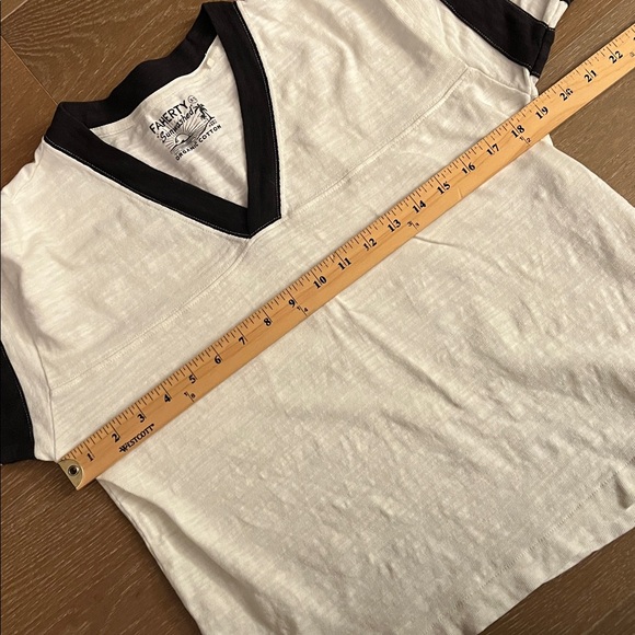 Faherty Sunwashed Slub Varsity Tee Cream and Navy size XS - Picture 5 of 9